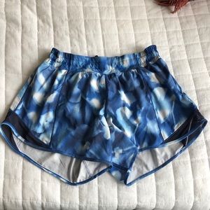 Lululemon size 8 Hotty Hot Short Long 4”